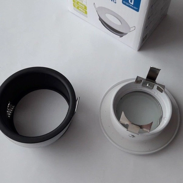 Hermetyczna lampa oczko do łazienki