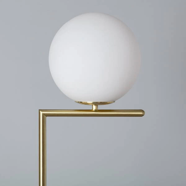 Lampa Podłogowa Złota Szklana Kula Mleczna 165cm Abruzzo Home E27