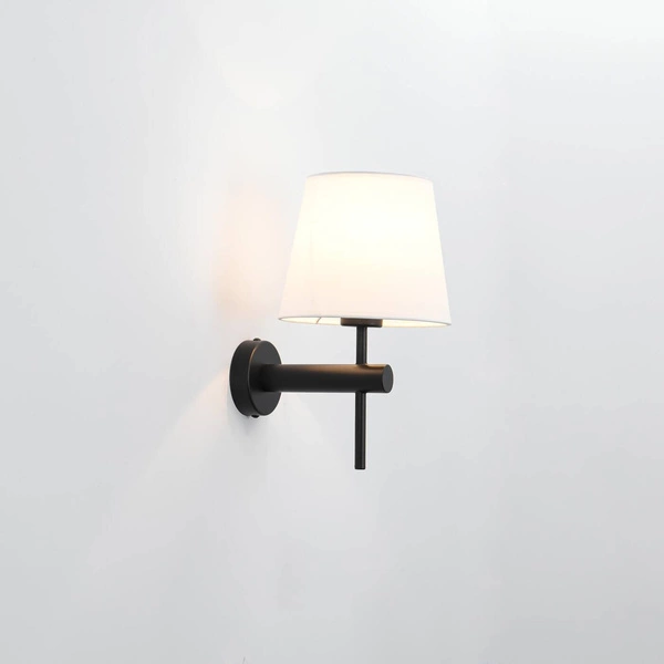 Czarny kinkiet TIVOLI z białym abażurem w nowoczesnym stylu