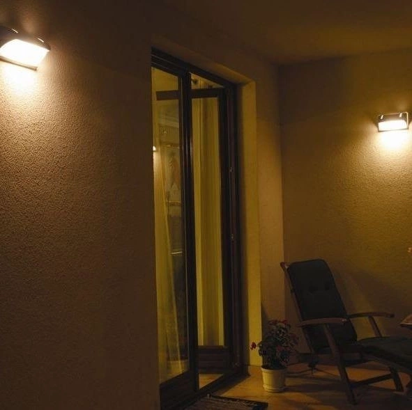 Lampa elewacyjna NELLY srebrna