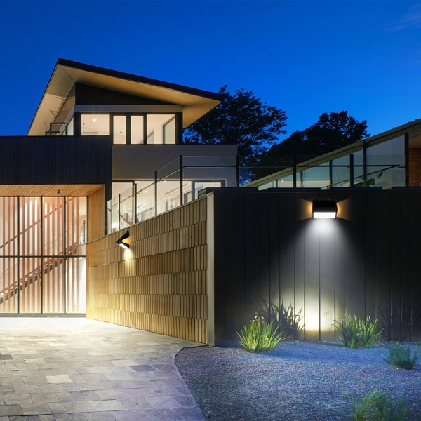 Lampa solarna BUTTERFLY czarna 6,8W barwa neutralna 4000K z czujnikiem ruchu i zmierzchu EKO3881