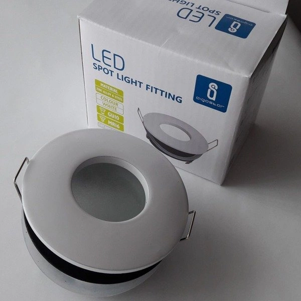 Hermetyczna lampa oczko do łazienki