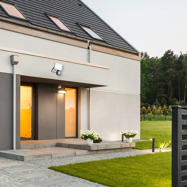 Naświetlacz LED 10W, PIR, 950lm, 5000K, EKN9017