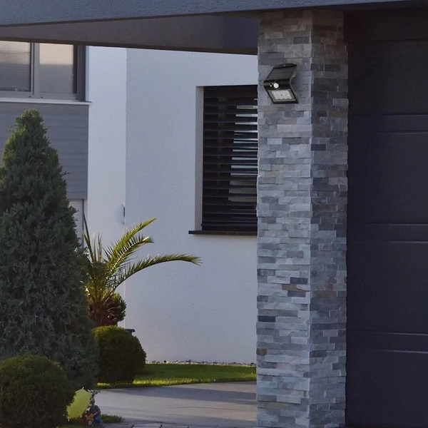 Lampa Solarna BUTTERFLY Czarna 1,5W barwa neutralna 4000K z czujnikiem ruchu i zmierzchu EKO3867