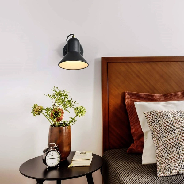 Czarny kinkiet ASTAMA w nowoczesnym stylu