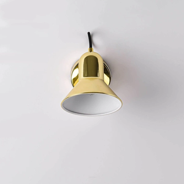 Złoty kinkiet ASTAMA w nowoczesnym stylu