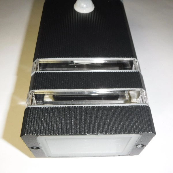 Elewacyjna Lampa RIO SENSOR z czujnikiem ruchu 7017