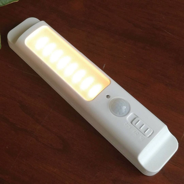 Lampka do szafki z czujką ruchu i wieszakiem 4000K EKB6639