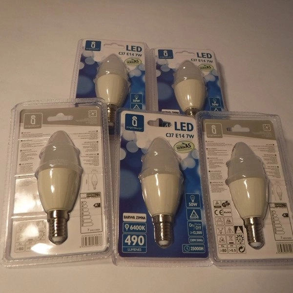 Żarówka LED E14 7W zimna 6400K świeczka C37